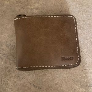 Roots Leather Wallet with zipper